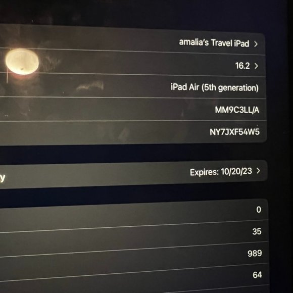 GOOD AS NEW --iPad Air (5th generation) -- STILL UNDER WARRANTY - Picture 2 of 5